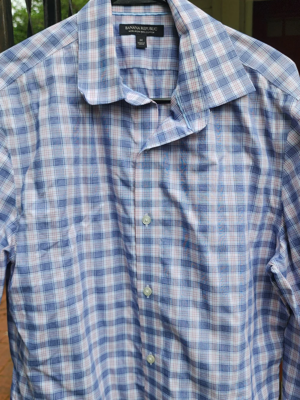 Banana Republic Men's Long Sleeve Button Down Shirt. Size Medium.
